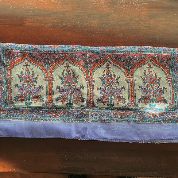 Paisley Pattern Scarf - Picture 9 of 9